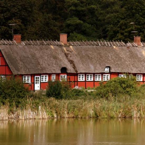 Gammel, rød bondegård